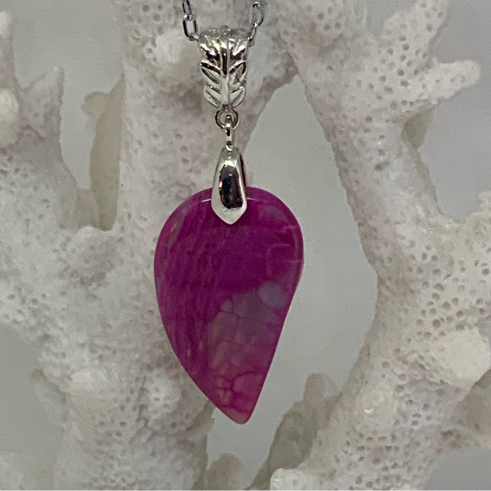 NOT FOR SALE 🎁 Gifted🎁 Dainty Fuchsia Dragon Veins Agate Necklace - Picture 7 of 12